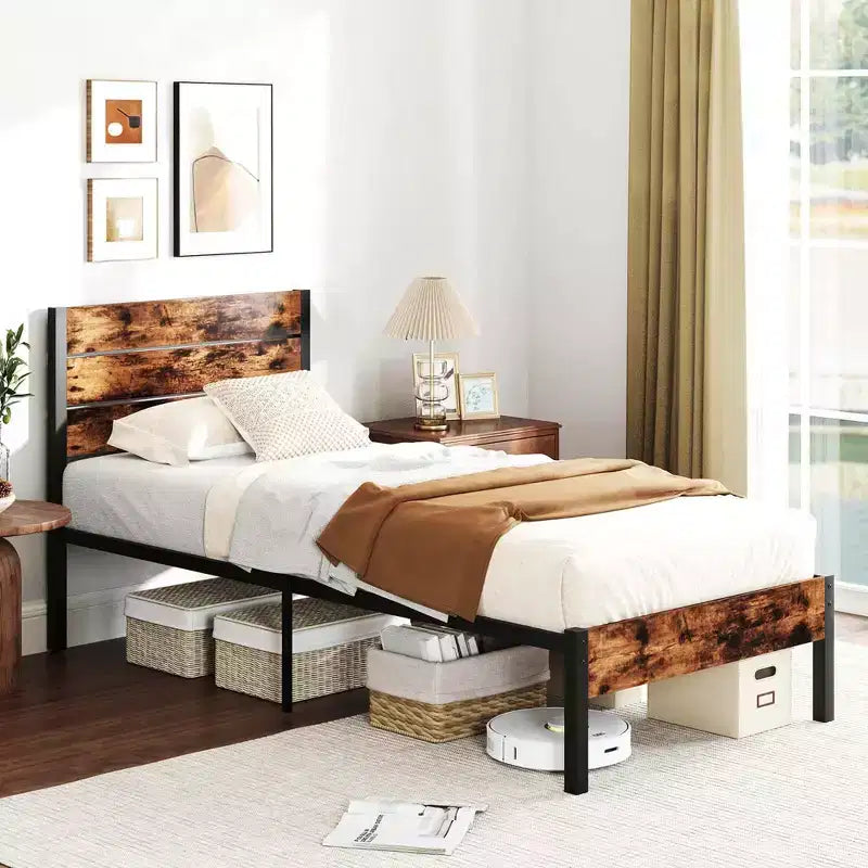 Struttura letto matrimoniale/queen/king size con testiera alta in stile industriale, supporti a doghe in metallo resistente marrone