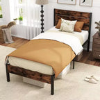 Struttura letto matrimoniale/queen/king size con testiera alta in stile industriale, supporti a doghe in metallo resistente marrone