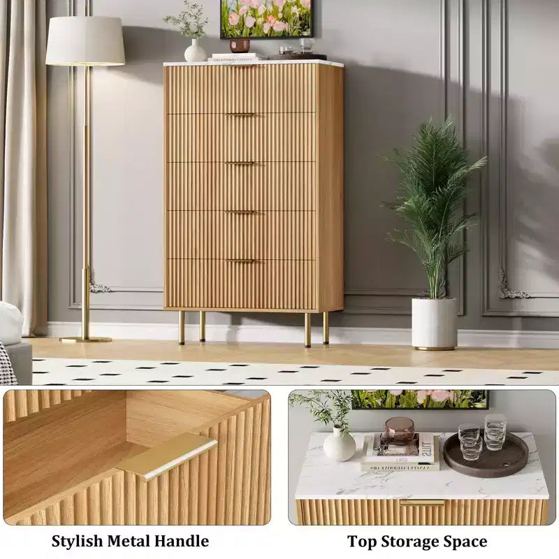 Comò alto in legno con scanalature, 5 cassetti e maniglie dorate per camera da letto, soggiorno, corridoio, ingresso