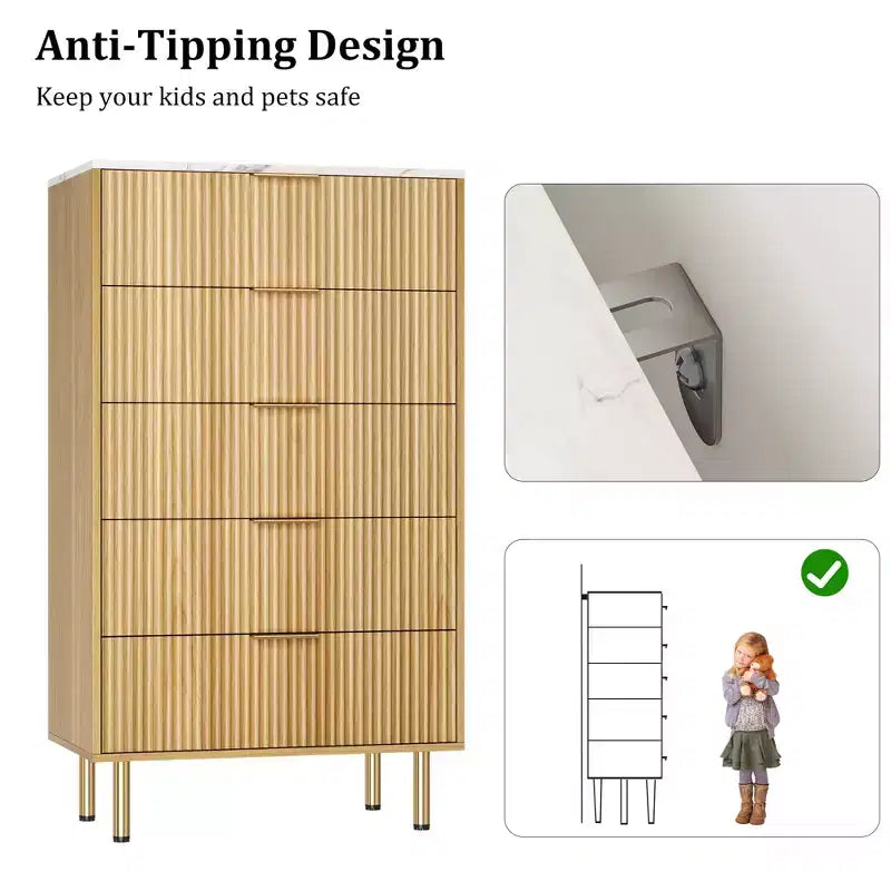 Comò alto in legno con scanalature, 5 cassetti e maniglie dorate per camera da letto, soggiorno, corridoio, ingresso