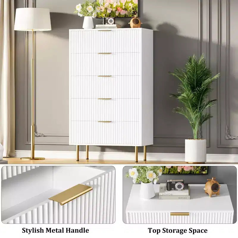 Comò alto in legno con scanalature, 5 cassetti e maniglie dorate per camera da letto, soggiorno, corridoio, ingresso